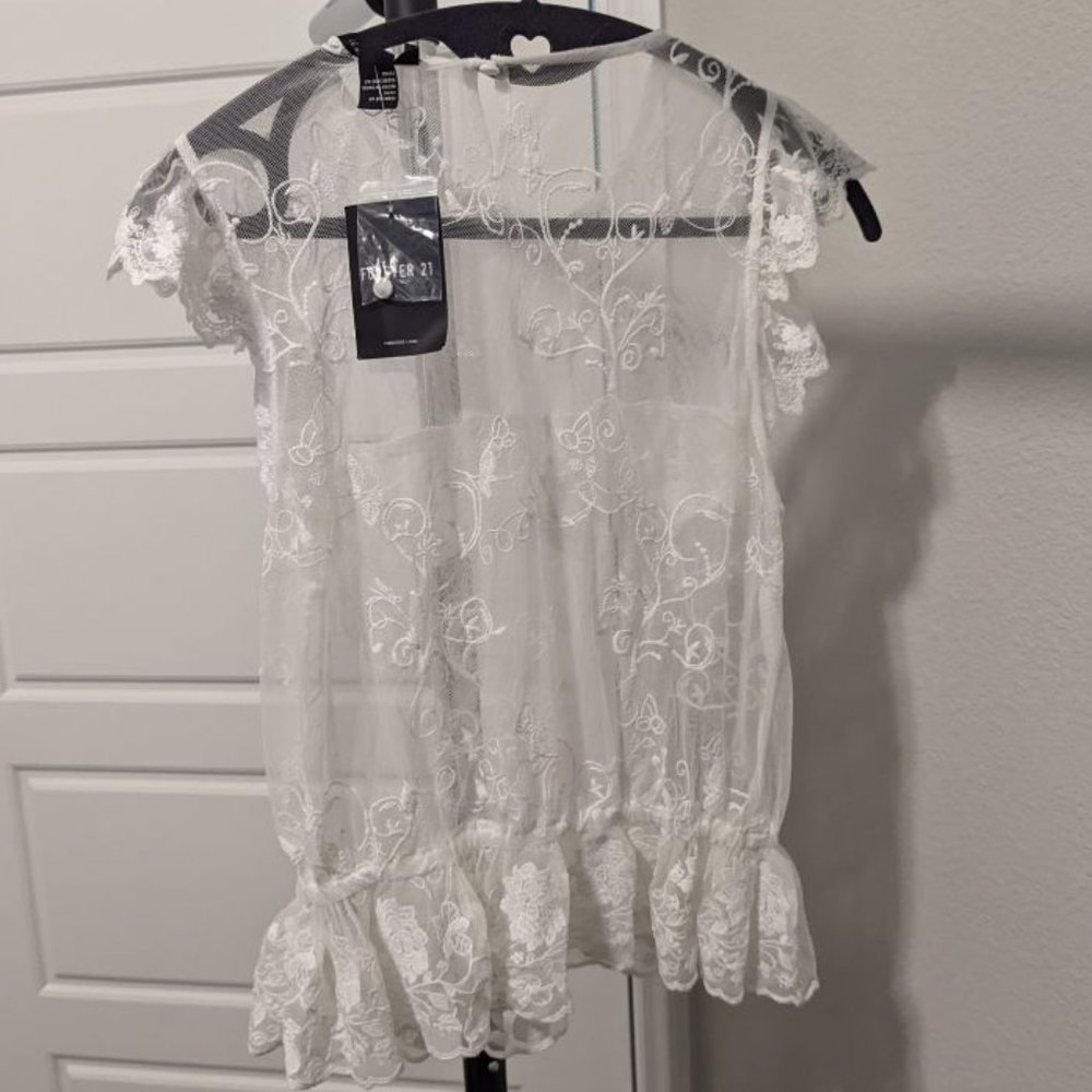 NWT Lace sleeveless top - Picture 2 of 3